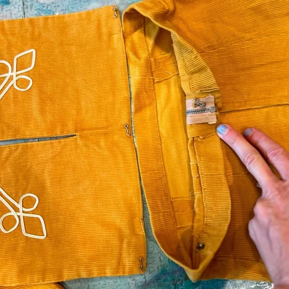 4 Piece 1970s Dance Uniform - Picture 11 of 16